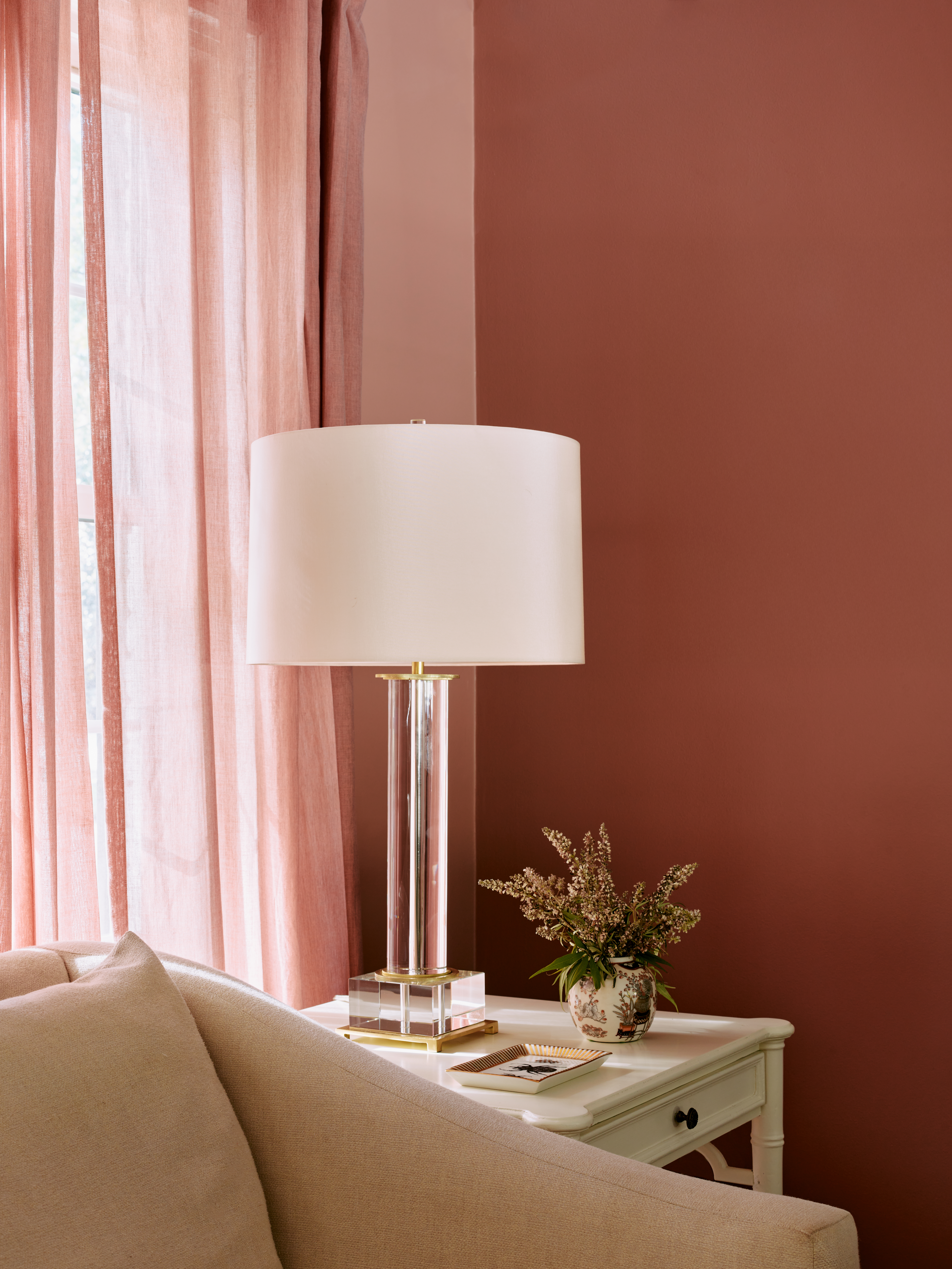 WILLIAMSBURG FINNIE TABLE LAMP by Robert Abbey