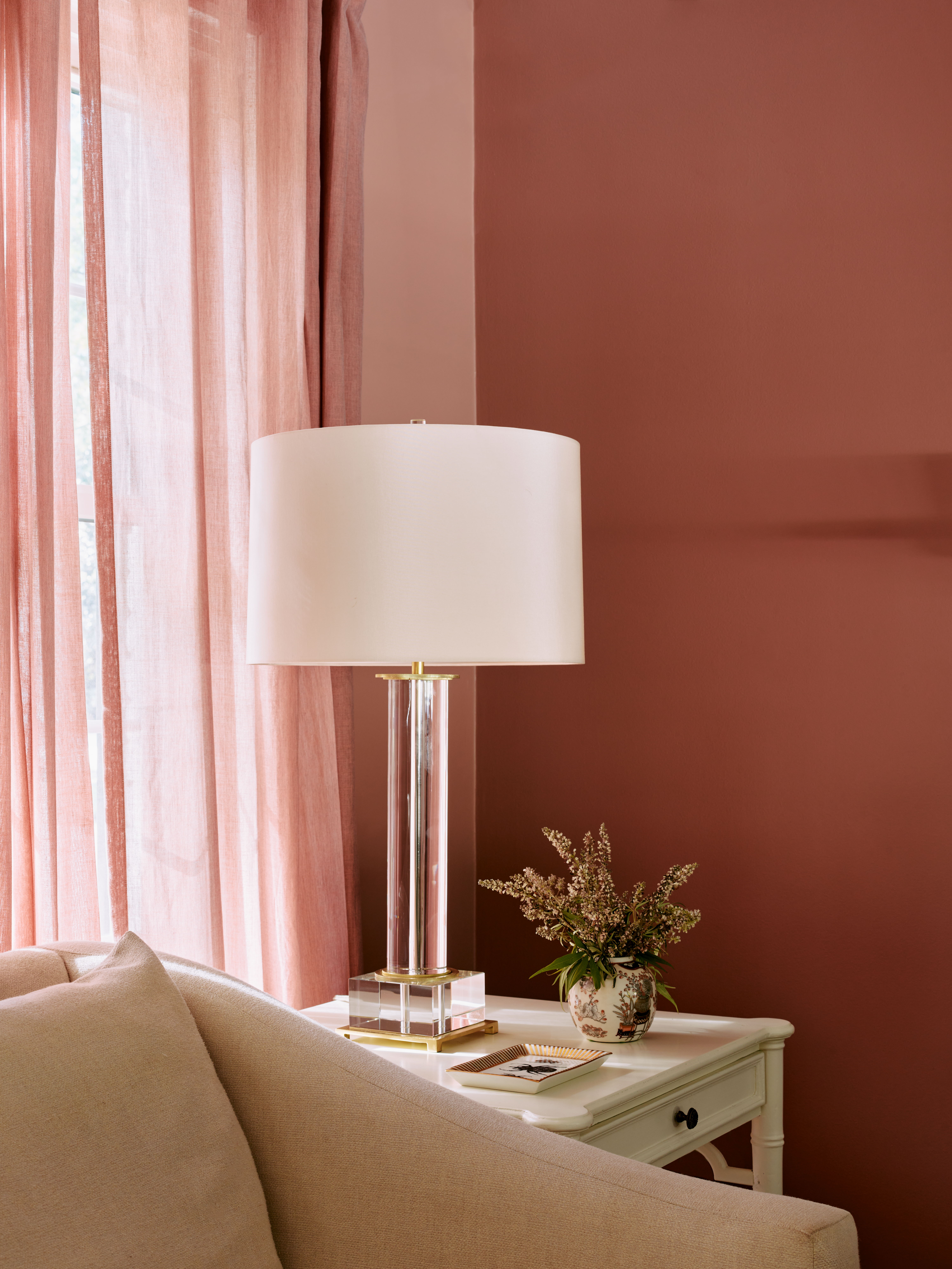 WILLIAMSBURG FINNIE TABLE LAMP by Robert Abbey